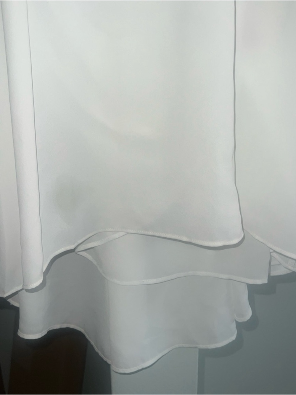 Vince  camuto Sheer And Flowy Buttercream Top Size L NWT - Picture 6 of 9